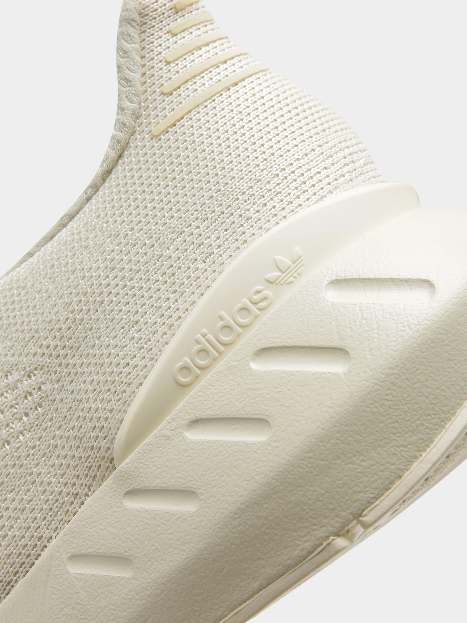 Womens Swift Run 22 Sneakers - Image 5